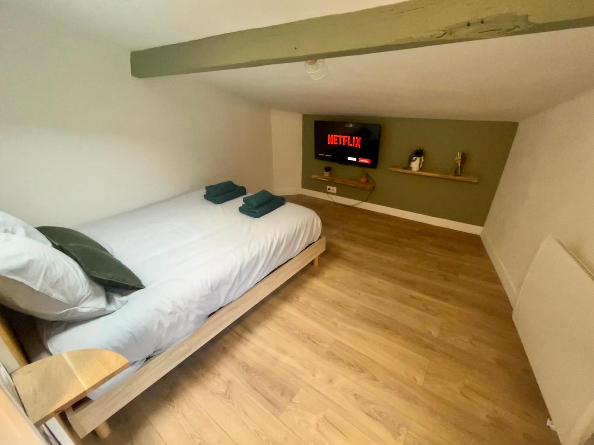 Sous Les Toits Du Parvis Apartamento Niort Exterior foto
