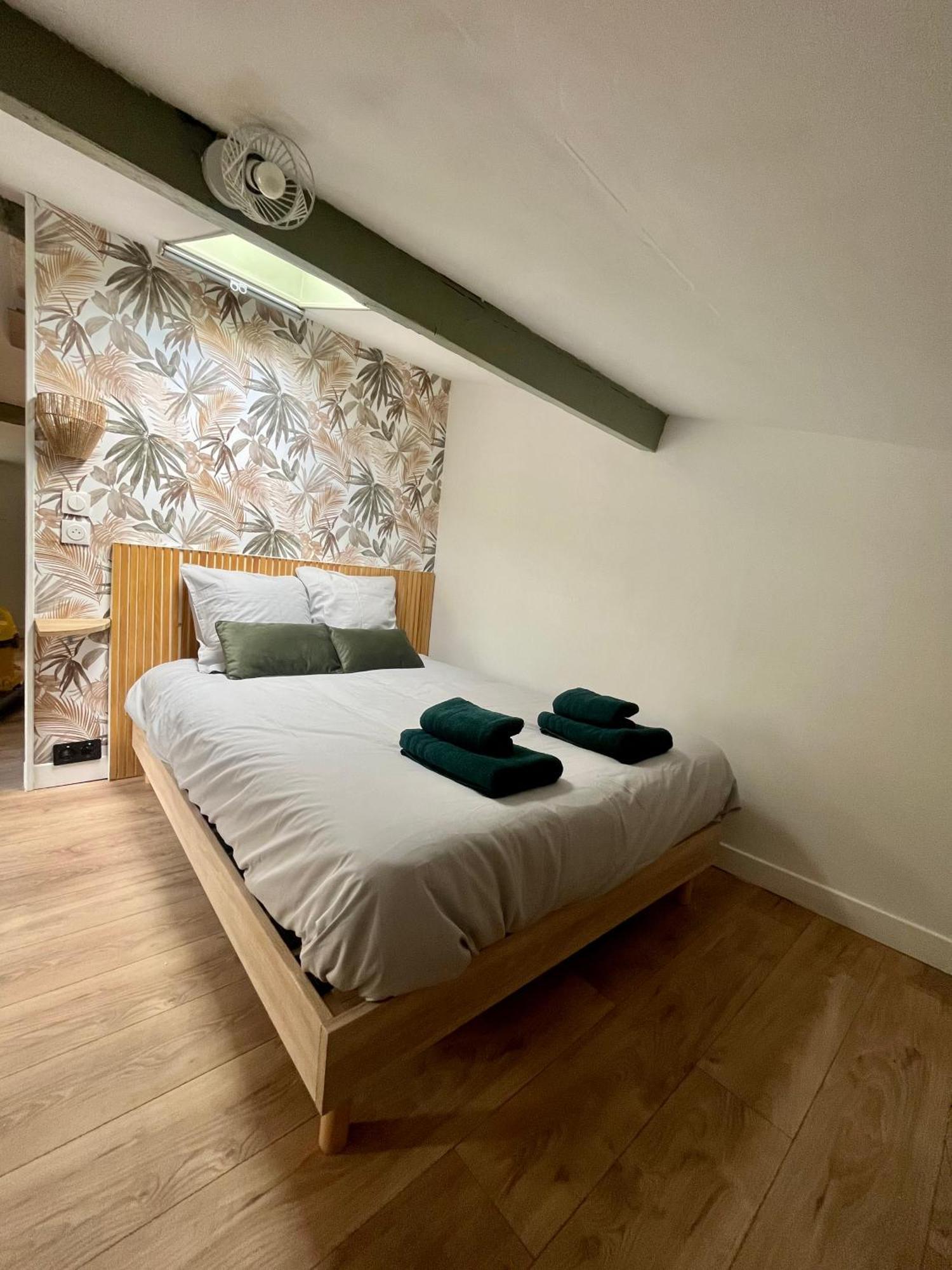 Sous Les Toits Du Parvis Apartamento Niort Exterior foto